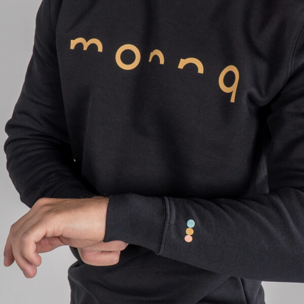 Monnq Sweater Black (Gold)