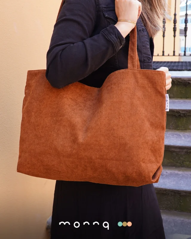 𝗠𝗼𝗻𝗻𝗾 𝗧𝗼𝘁𝗲𝗯𝗮𝗴 𝗥𝗼𝗺𝘆 𝗕𝗿𝗼𝘄𝗻

#monnq #accessories #sunglasses #bags #totebags #inspo #fashion #fashionblogger #fashioninspo #summerinspo